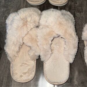 Cozy Cream Faux Fur Slippers